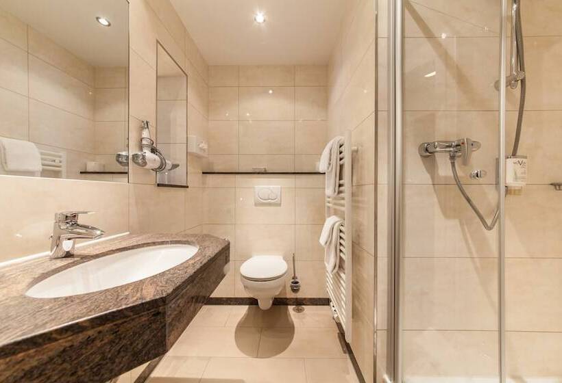 Отель Flora Düsseldorf