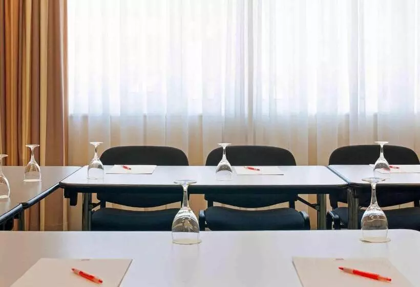 Hotelli Ibis Augsburg Koenigsplatz