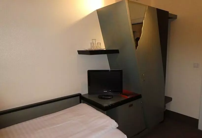 هتل Monopol City Centre