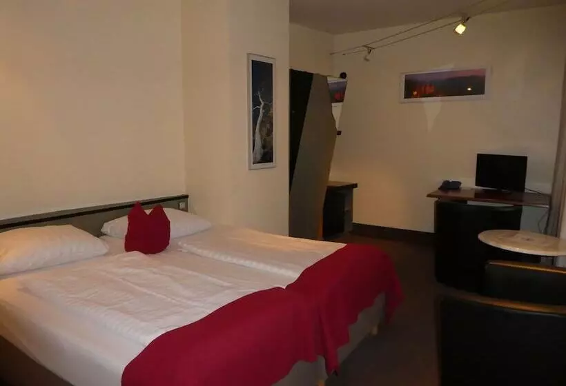 هتل Monopol City Centre