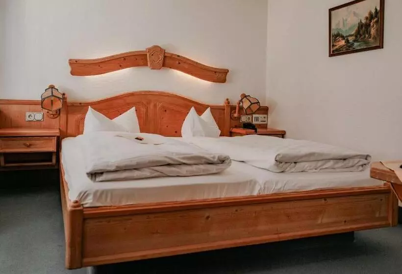 Отель Vier Jahreszeiten