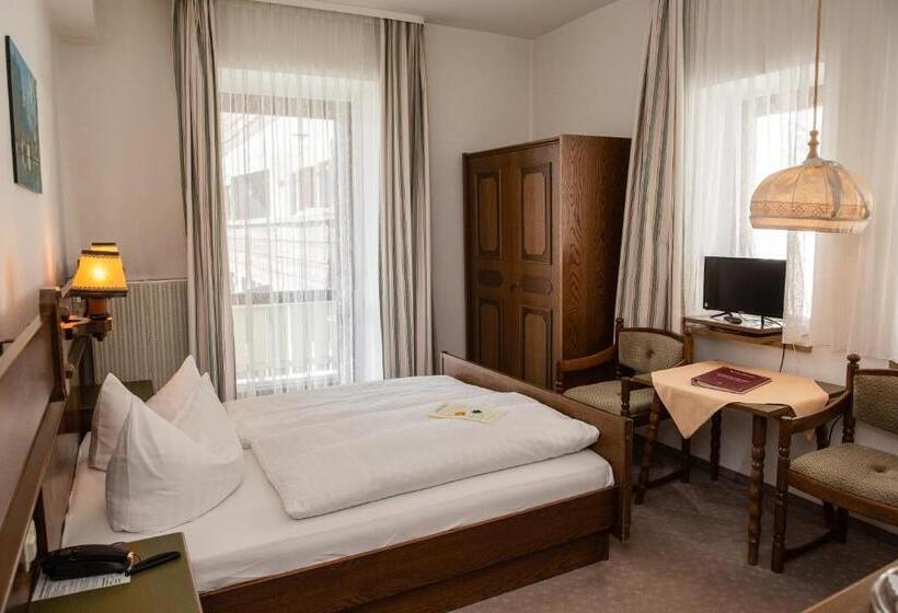 호텔 Vier Jahreszeiten