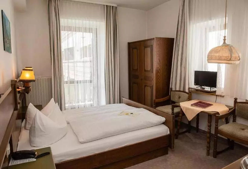 Отель Vier Jahreszeiten