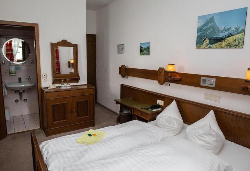 호텔 Vier Jahreszeiten