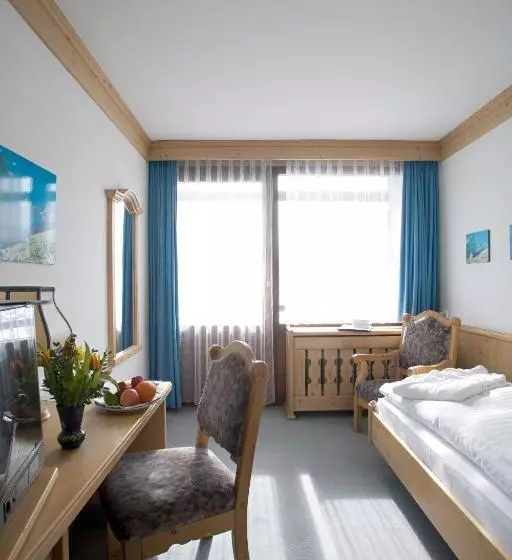 Отель Vier Jahreszeiten