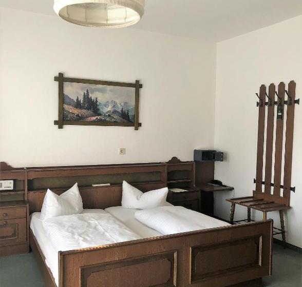 호텔 Vier Jahreszeiten