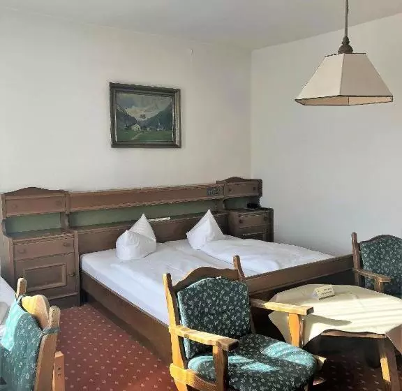 Отель Vier Jahreszeiten