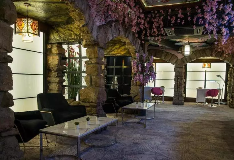 Holyrood Hotel   Leisure Centre & The Spa At Orchids