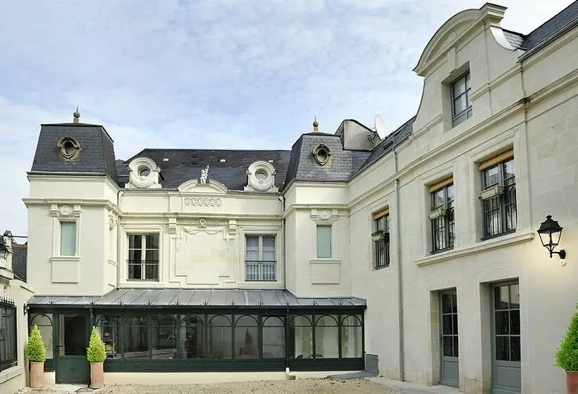 ホテル Logis Hôtel Restaurant La Boule D Or