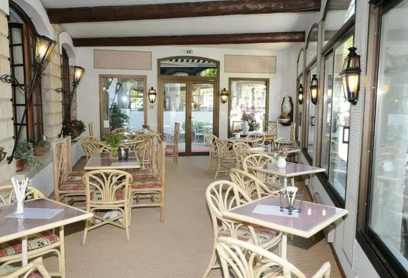 בית מלון כפרי Grand Hôtel Du Cours