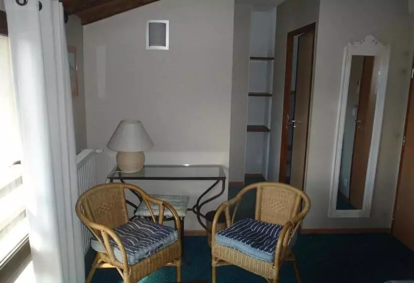 בית מלון כפרי Grand Hôtel Du Cours