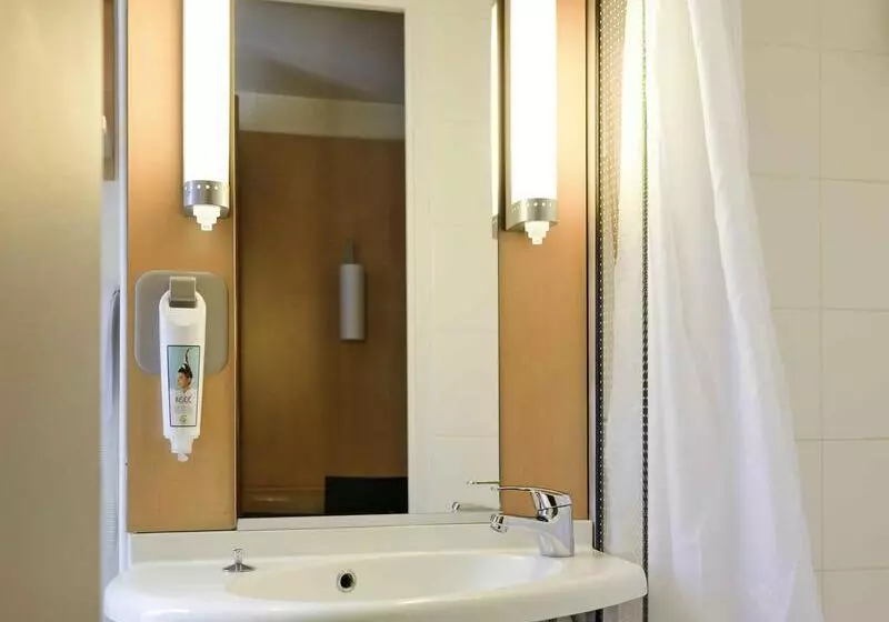 Hotel Ibis Avignon Centre Pont De L'europe