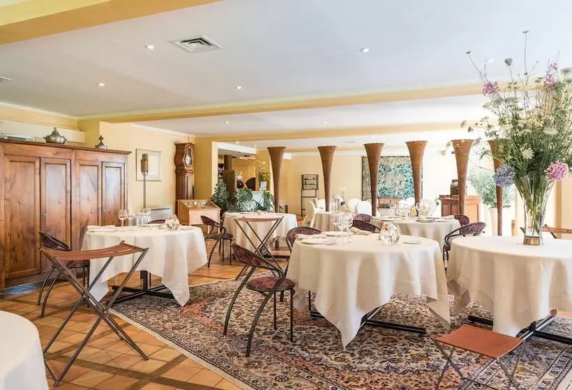 Отель Le Senechal