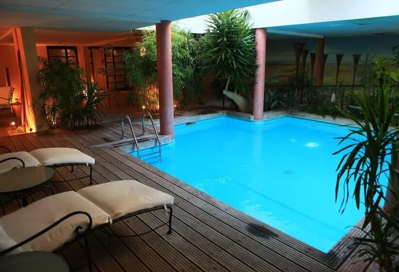 Отель Le Senechal