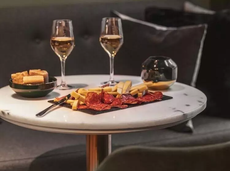 Maisons Du Monde Hotel & Suites   Nantes