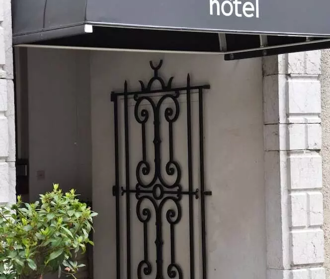 酒店 The Originals City, Hôtel la Reine Jeanne, Orthez