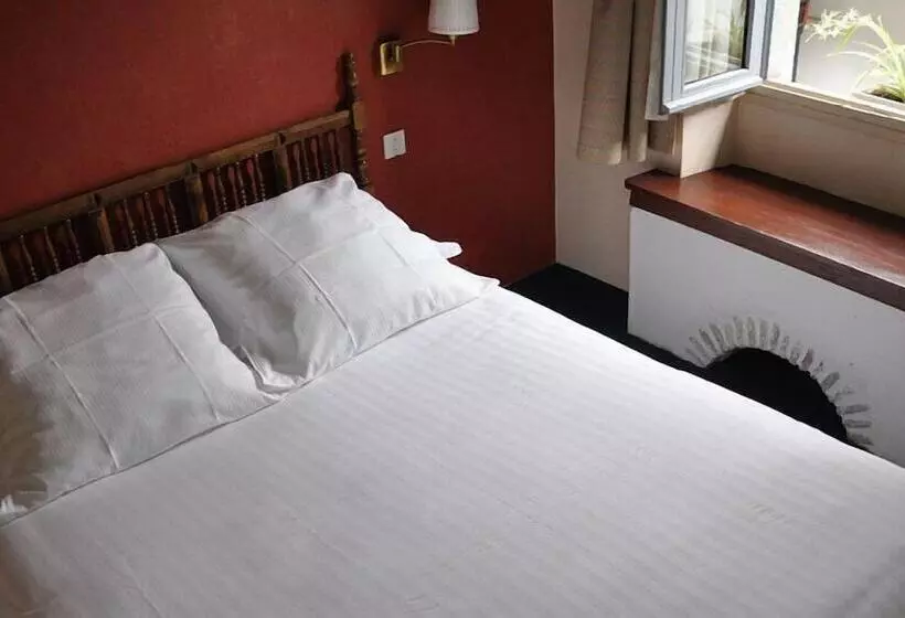 酒店 The Originals City, Hôtel la Reine Jeanne, Orthez