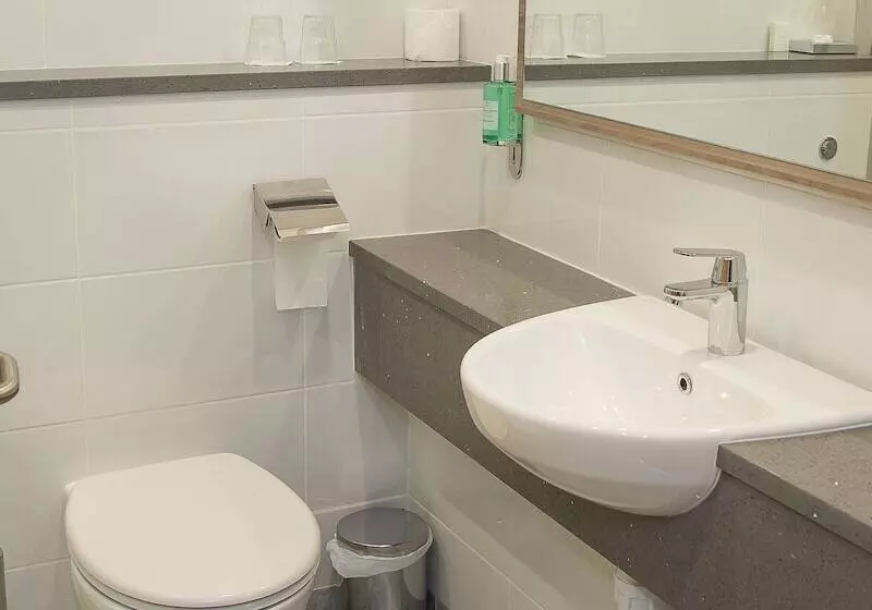 Westlodge Hotel & Leisure Centre