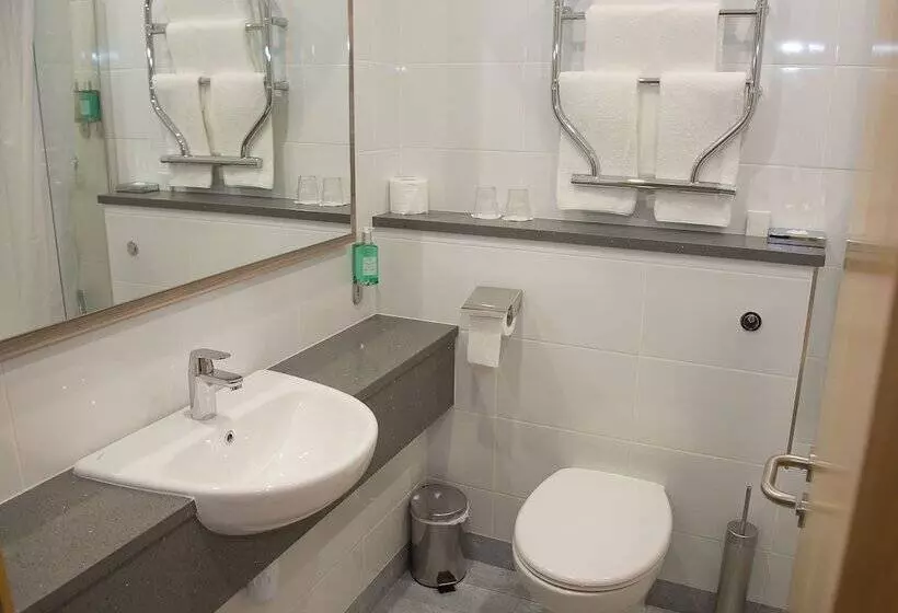 Westlodge Hotel & Leisure Centre