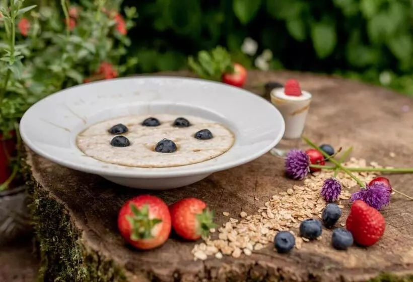 هتل Whitford House