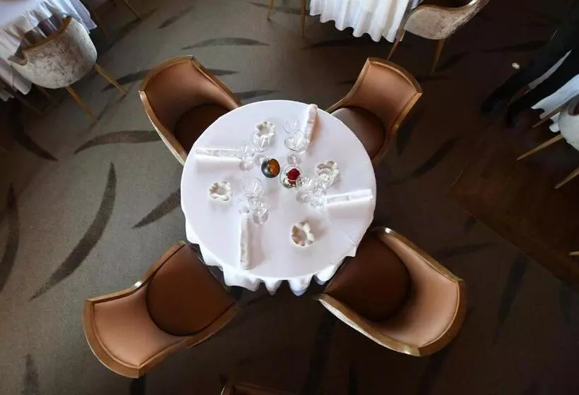 Logis Hotel Restaurant Au Boeuf Rouge