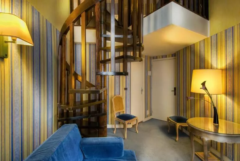 ホテル Baudelaire Opera