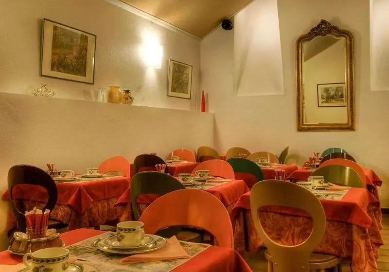 ホテル Baudelaire Opera