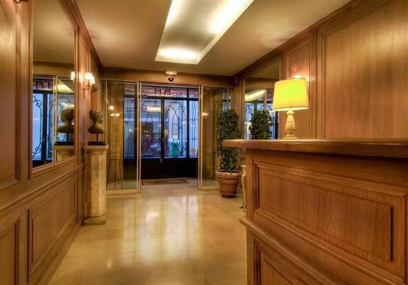 ホテル Baudelaire Opera