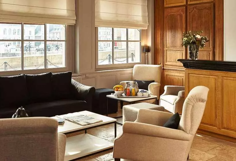 هتل Best Western Le Cheval Blanc  Vue Sur Le Port Plein Centre Ville