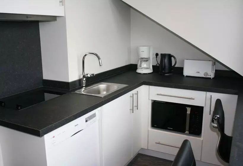 هتل Best Western Le Cheval Blanc  Vue Sur Le Port Plein Centre Ville