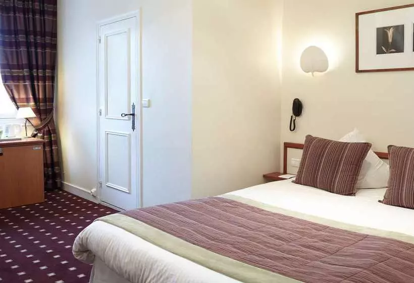 هتل Best Western Le Cheval Blanc  Vue Sur Le Port Plein Centre Ville