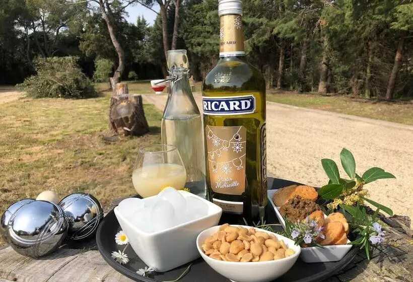 فندق Logis Hôtel Restaurant Les Aubuns