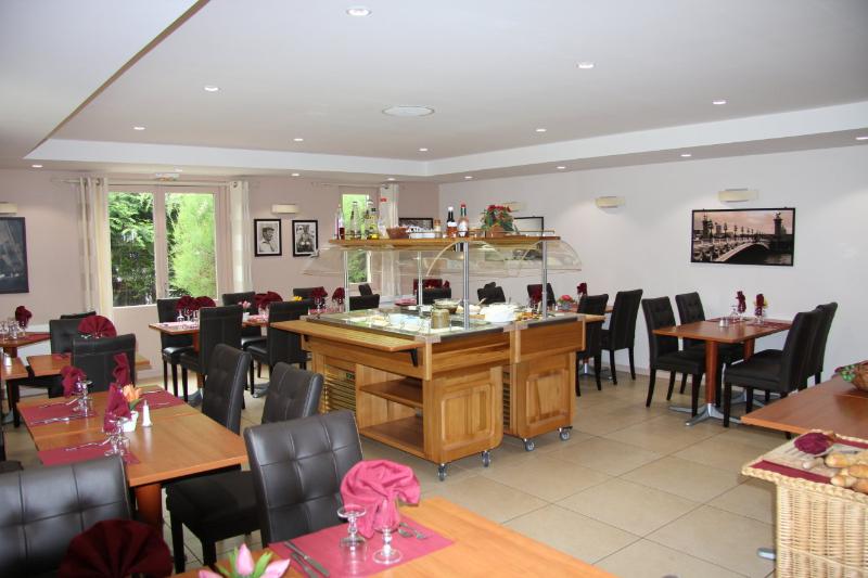 هتل Logis Lhôtel Restaurant Antony Verrières Le Buisson