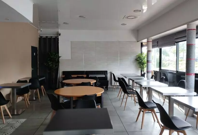 Brit Hotel L Arrivée Guingamp