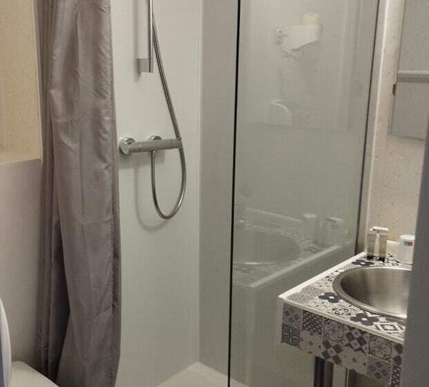 Brit Hotel L Arrivée Guingamp