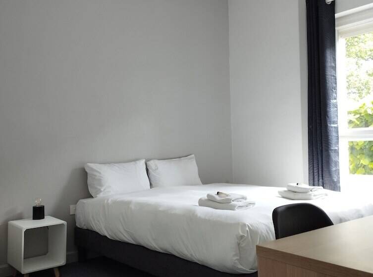 Brit Hotel L Arrivée Guingamp