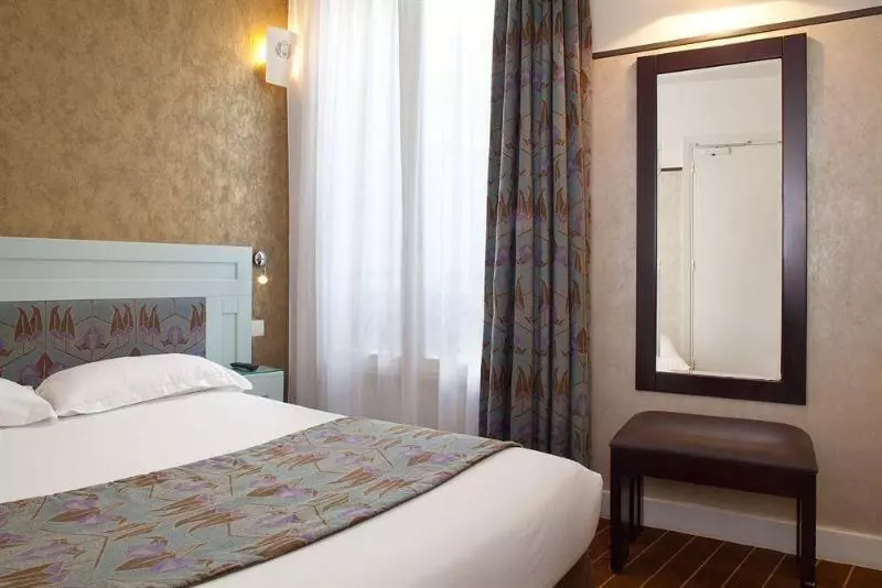 ホテル Eiffel Seine