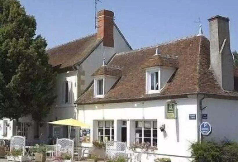 Отель Logis Hôtel Du Pont Neuf