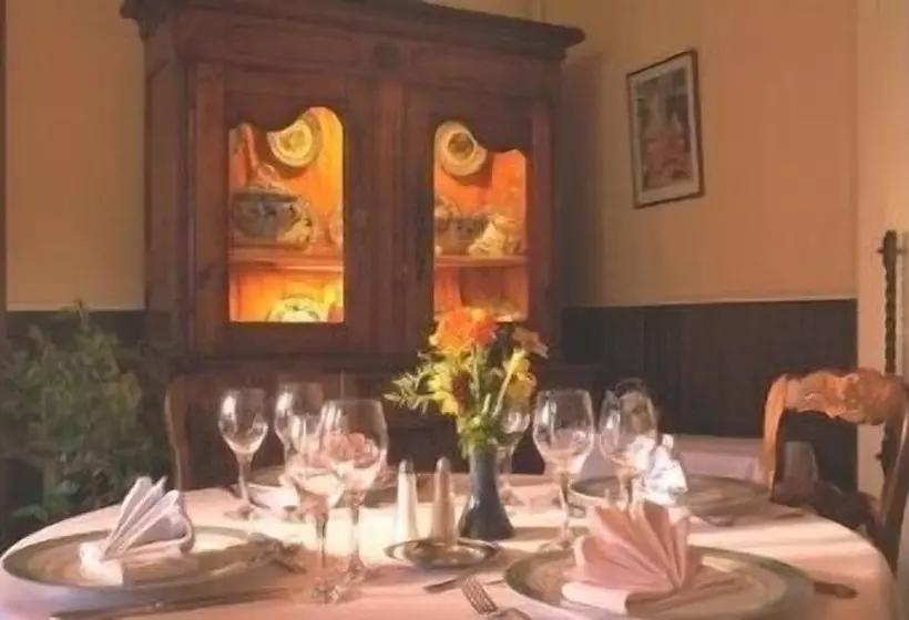 Отель Logis Hôtel Du Pont Neuf