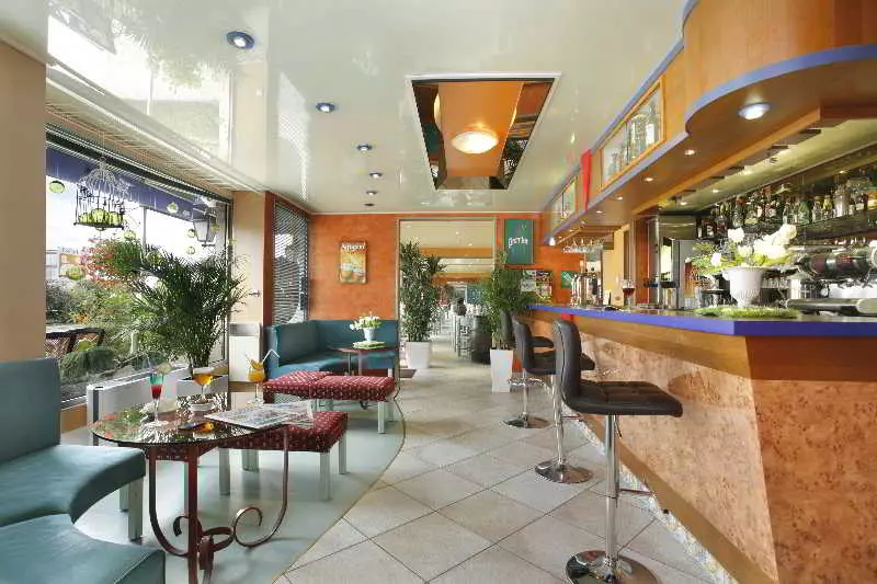 هتل The Originals City, Hôtel Armony, Dijon Sud