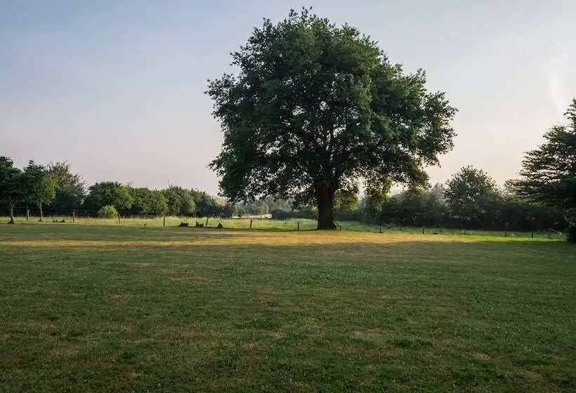 L Ermitage Hotel & Restaurant