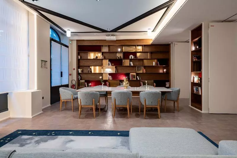 Astra Opera   Astotel