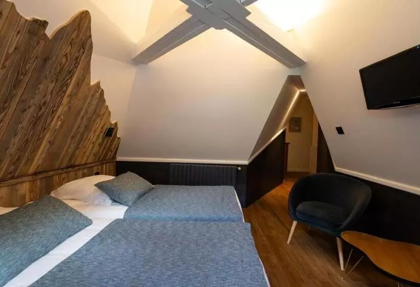 Отель Chateau De La Muzelle