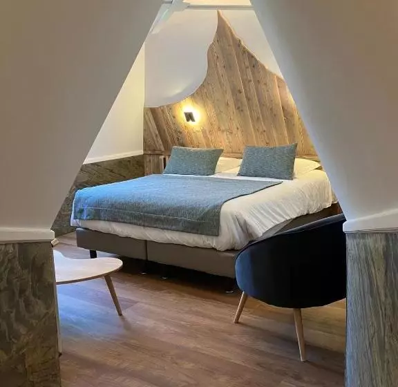 Отель Chateau De La Muzelle