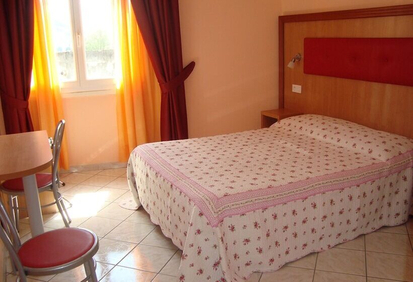 בית מלון כפרי Hôtel Lutetia