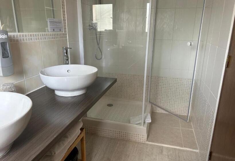 Отель Le Mas Des Amandiers