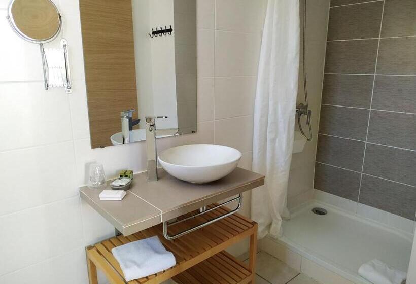 Отель Le Mas Des Amandiers