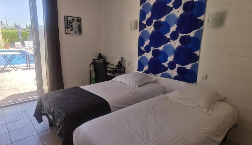 Отель Le Mas Des Amandiers