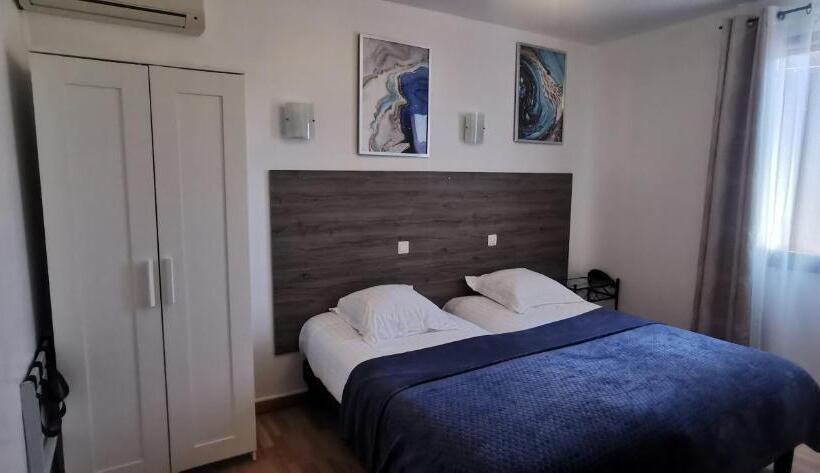 Отель Le Mas Des Amandiers