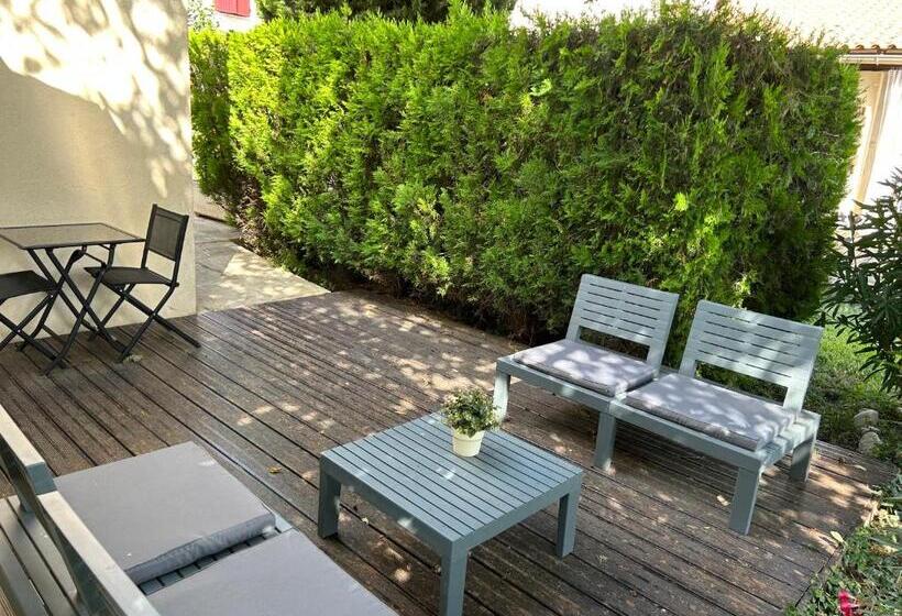 Отель Le Mas Des Amandiers